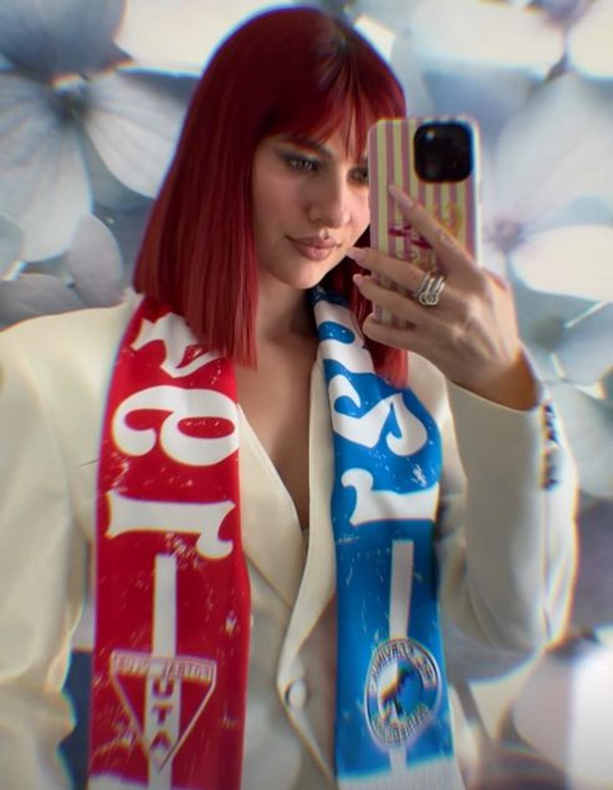 Una dintre cele mai sexy cântărețe din România a făcut show, înainte de UTA - Corvinul: „Am avut emoții uriașe!”