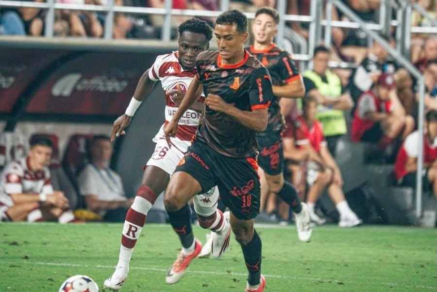 Oliver Hintsa, în derby-ul Rapid - Dinamo / FOTO: Instagram Și-a luat înghețată din primul salariu, a trecut peste critici, iar acum începe să conteze la Dinamo: „N-o să uit niciodată!”