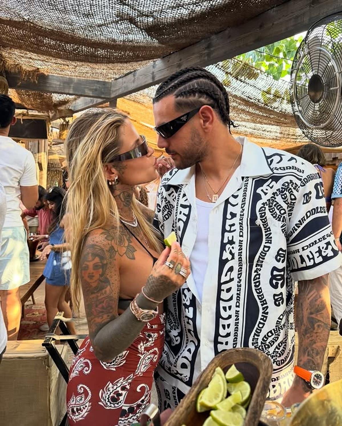 „Tigroaica” Zoe a plecat în vacanță fără starul de la Mondial și a atras toate privirile: și-a etalat toate tatuajele