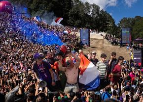 Imagini fabuloase din weekend » Un potop de fani copleșește muntele la un eveniment sportiv