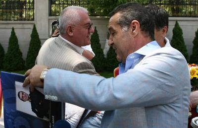 Dumitru Dragomir a găsit metoda să termine războiul FCSB - Steaua: „Mă ofer să fiu negociator” » Ce sumă îi cere lui Gigi Becali pentru marcă și nume