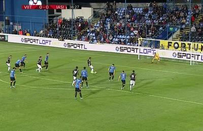 FOTO Decizie curajoasă luată de arbitru la Viitorul - Poli Iași » I-a pus pe oaspeți să repete un penalty!