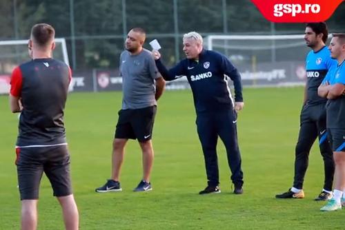 Marius Șumudică, în timpul ședinței cu jucătorii lui Gaziantep
