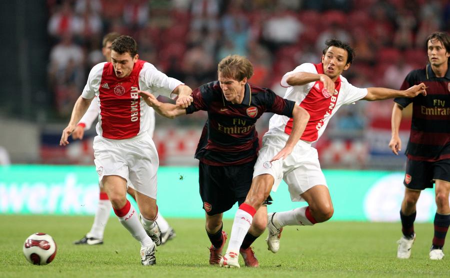 Ogăraru, în duel cu Hleb, într-un meci Ajax-Arsenal VIDEO Ogăraru, interviu emoționant: „Mă suna Neșu și îmi zicea: «George, nu cred că ne vom mai vedea!» Simțea că nu mai poate trăi!”