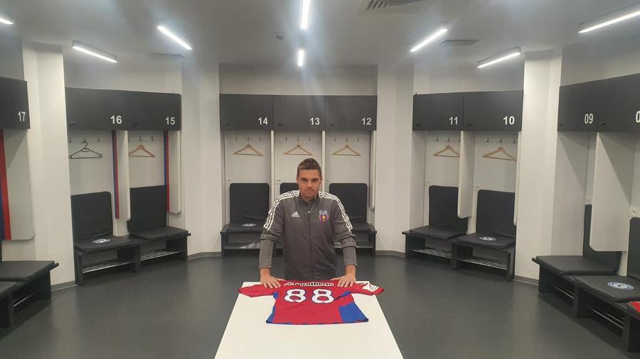 FOTO: Facebook @CSASTEAUA Adi Popa, prezentat oficial la Steaua! Ce număr va purta