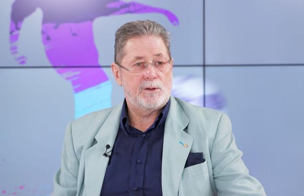Cornel Dinu râde de doi fotbaliști de la FCSB: „Sunt comici! Și eu, la vârsta mea, îi driblez”
