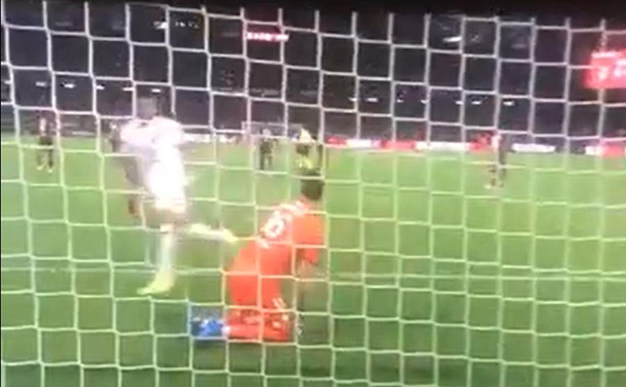 Mbappe, în momentul în care își provoacă adversarul Hakimi, eroul lui PSG în lipsa lui Messi » Gestul cu care Mbappe și-a enervat rivalii: „Ar trebui să aibă alt gen de comportament”