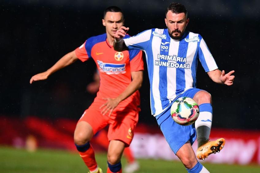 FCSB s-a calificat cu emoții în „optimile” Cupei României. A avut nevoie de prelungiri pentru a trece de CS Hunedoara, 3-3 în timpul regulamentar și 2-0 în cele două reprize suplimentare