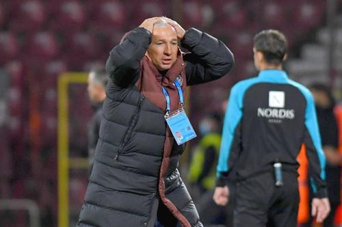 CSU Craiova - CFR Cluj. Dan Petrescu se plânge din nou de numărul de indisponibili din lot, în special din zona atacului. Denis Alibec, Billel Omrani și Gabriel Debeljuh sunt toți accidentați.