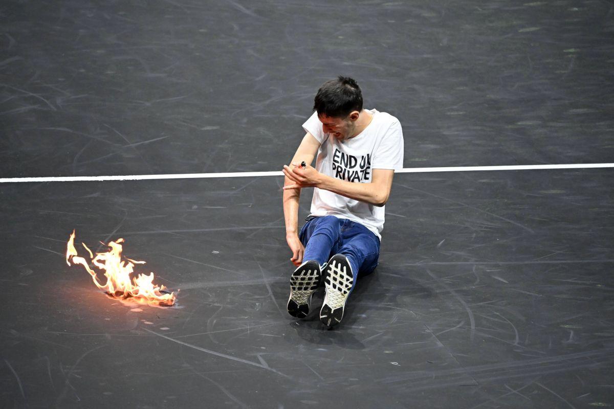 Moment șocant în prima zi a Laver Cup: un activist și-a dat foc pe teren, sub privirile lui Federer, Djokovic și Nadal