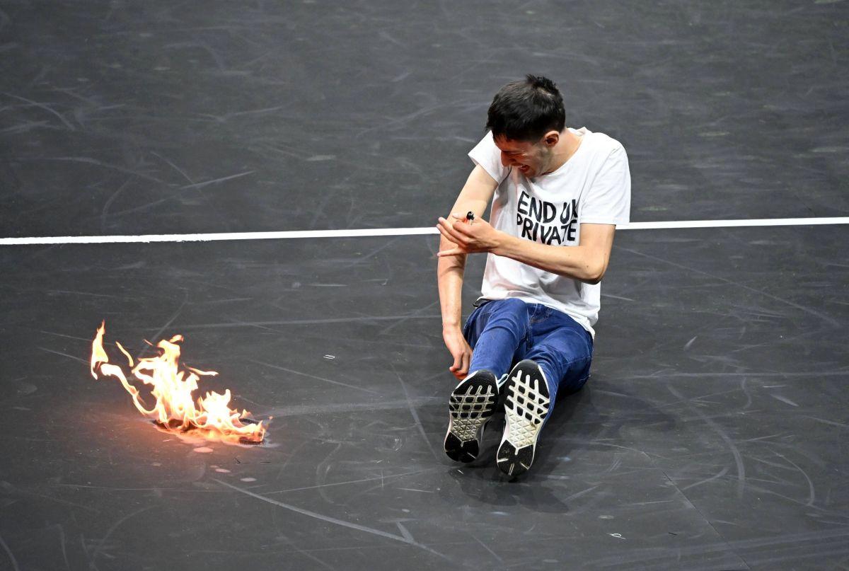 Moment șocant în prima zi a Laver Cup: un activist și-a dat foc pe teren, sub privirile lui Federer, Djokovic și Nadal