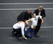 Un activist și-a dat foc pe teren, în prima zi de la Laver Cup / foto: Imago