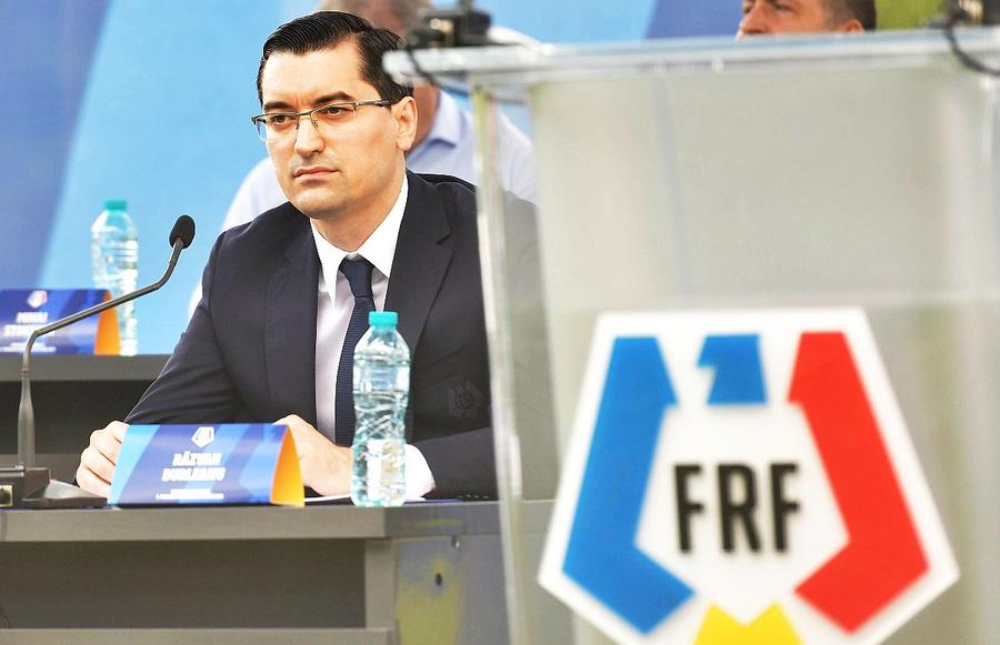 Răzvan Burleanu, președinte FRF, foto: Imago Burleanu face compromisuri șocante pentru economie » La echipa națională, ca la cluburile din Liga 3!
