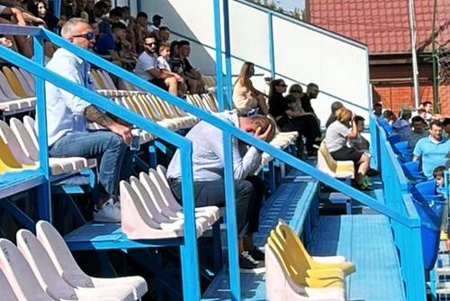 Președintele lui FC Voluntari, Bogdan Bălănescu, și-a acoperit fața cu mâinile, de disperare, în timp ce echipa lui era condusă de Poli Iași. Foto: GSP