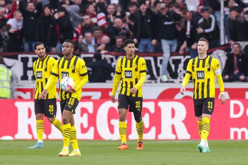 Moukoko (cu mingea) și Bellingham, pe când erau colegi la BVB
Foto: Imago