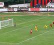 Antrenorul reșițenilor a oferit și un moment rar. L-a felicitat pe Romario Moise (27 de ani), mijlocașul Chiajnei, pentru un gol din „foarfecă”.