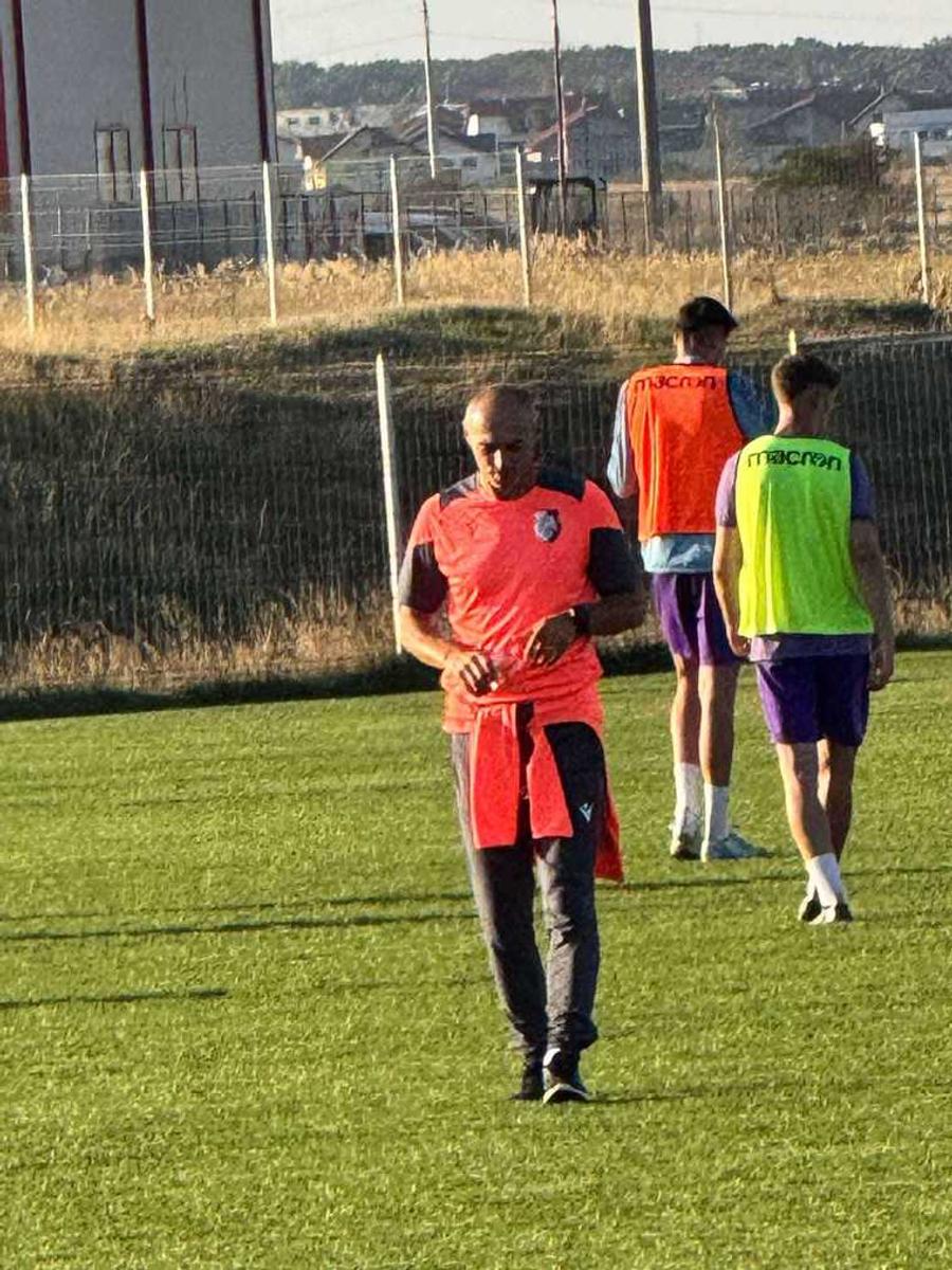 Bogdan Andone a condus primul antrenament la FC Argeș FC Argeș și-a ales noul antrenor » A condus astăzi primul antrenament