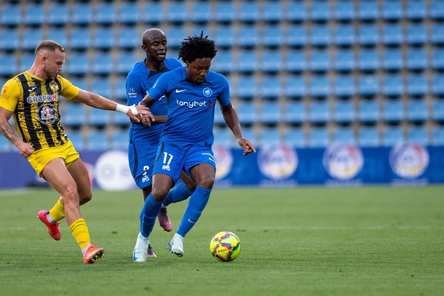 Cedric Kouadio / Foto: Imago Atenție, FCSB! Portarul lui RFS îl ține rezervă la națională pe vărul titular din poarta lui Manchester United » Căpitanul de doi metri a scăpat miraculos din accidentul în care doi colegi au murit!