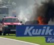 Fratele mai mic al lui Lewis Hamilton, Nicolas, care concurează în Campionatul Britanic de Turisme (BTCC), a scăpat dintr-un incident periculos pe circuitul de la Silverstone, după ce mașina sa a luat foc.