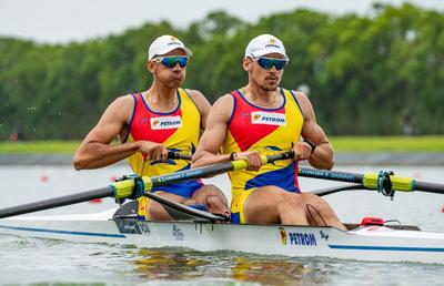 Bărcile României de dublu rame, calificate în finale la Campionatele Mondiale de canotaj, după ce au dominat penultimul act