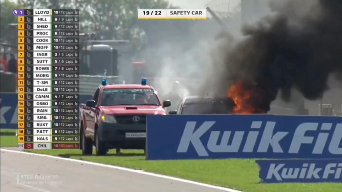 Mașina lui Nicolas Hamilton a luat foc în timpul cursei de la Silverstone