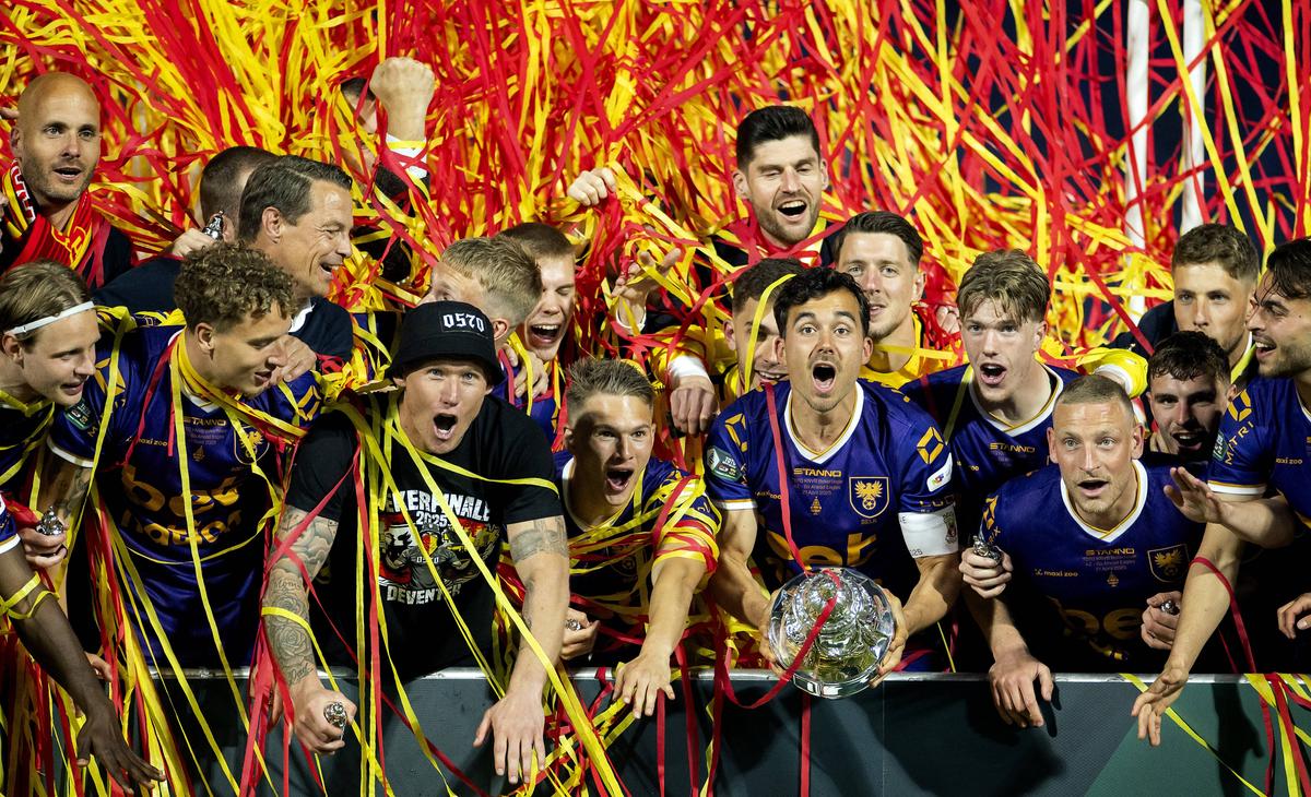 Olandezii au aflat toate noutățile de la FCSB: „Știm că lucrurile nu merg bine” » Îl cunosc și pe Gigi Becali: „Are o influență considerabilă”