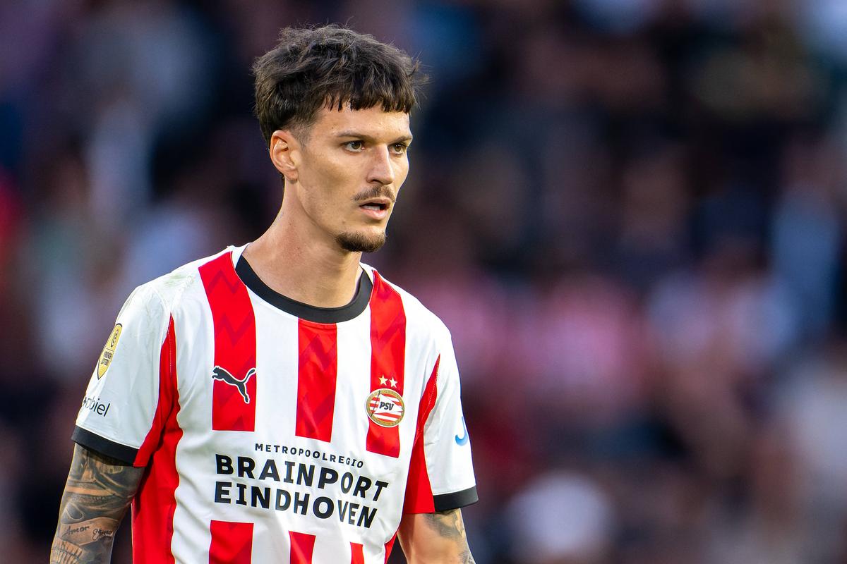Dennis Man, în tricoul celor de la PSV