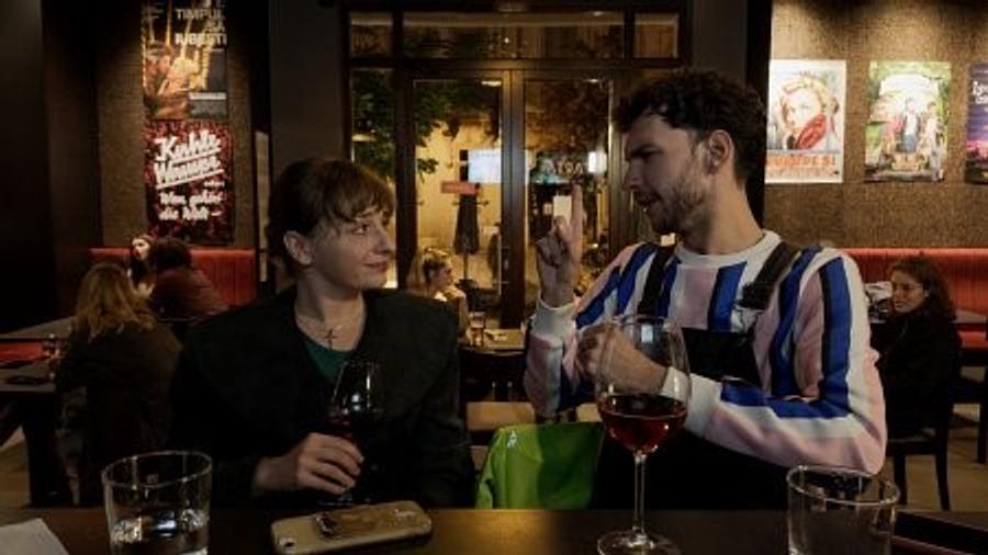 foto: arhivă Radu Jude, platourile de filmare Kontinental ‘25 Jidvei lansează Vinars XO la Paris, în premieră absolută, cu ocazia onorării retrospectivei Radu Jude găzduite de Centre Pompidou și mk2 Bibliothèque