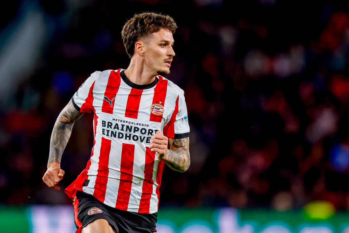 Dennis Man, în tricoul celor de la PSV