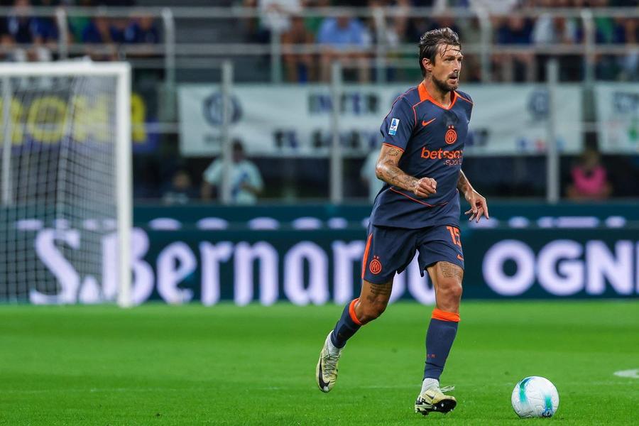 Francesco Acerbi are 126 de meciuri, cu 5 goluri și 5 assisturi la Inter / Foto: Imago Titularul lui Inter s-a lămurit în privința lui Cristi Chivu: „Este diferit față de Simone Inzaghi. Mă gândeam că....”