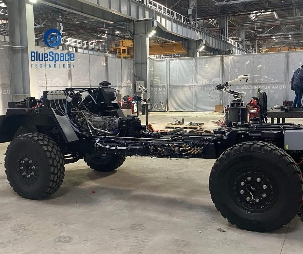 Cum arată VLAH, primul blindat 4x4 produs în România