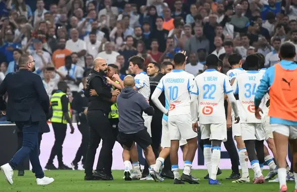 Scandal după „Clasicul” Marseille - PSG » Un jucător al parizienilor, lovit de un agent de securitate