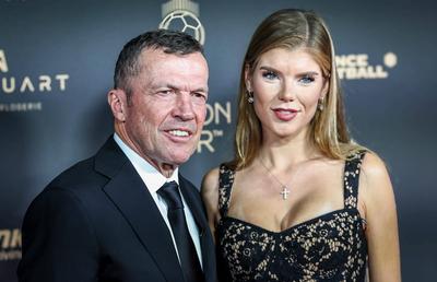 La 64 de ani, legenda fotbalului mondial a apărut la braț cu iubita de 26 de ani, la Gala Balonului de Aur