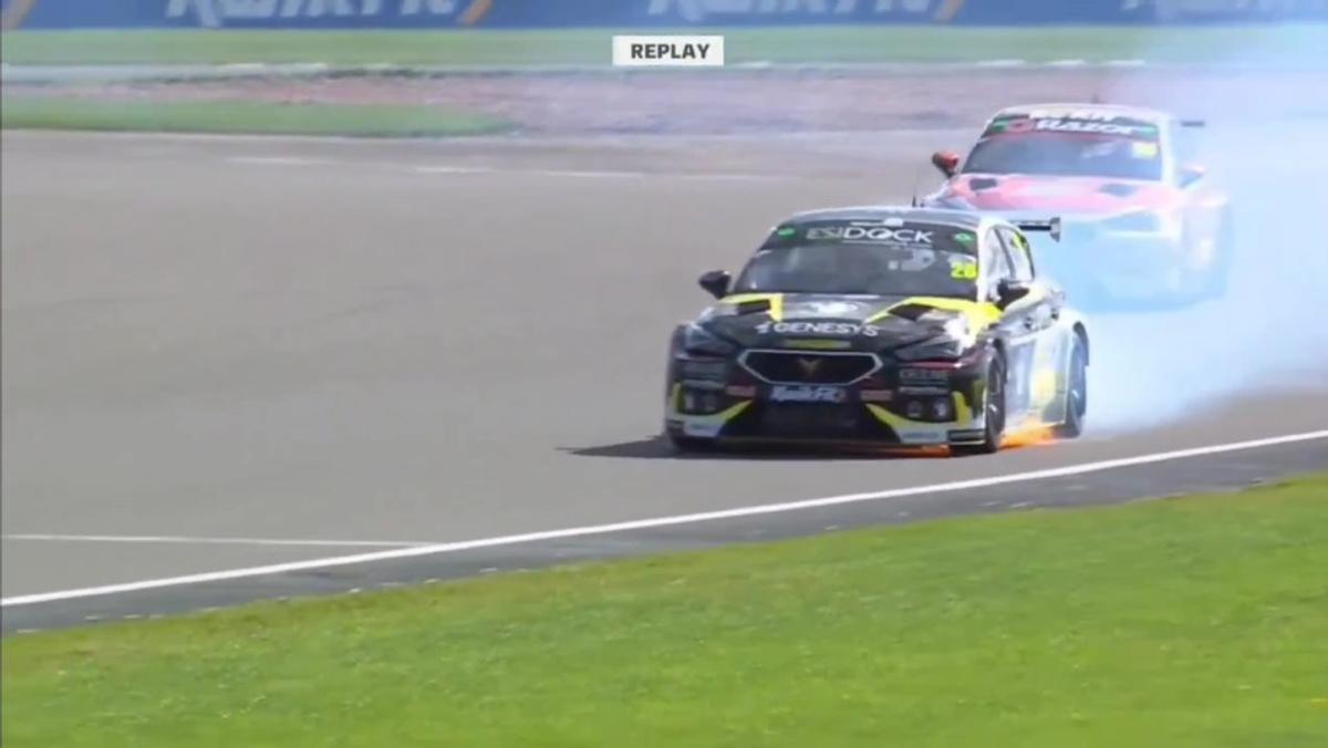 Mașina lui Nicolas Hamilton a luat foc în timpul cursei de la Silverstone