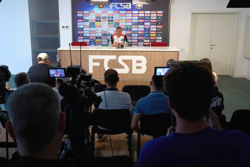 Marius Baciu s-a despărțit de FCSB cu un rezultat rușinos, 0-5 la Craiova. Foto: Imago Images