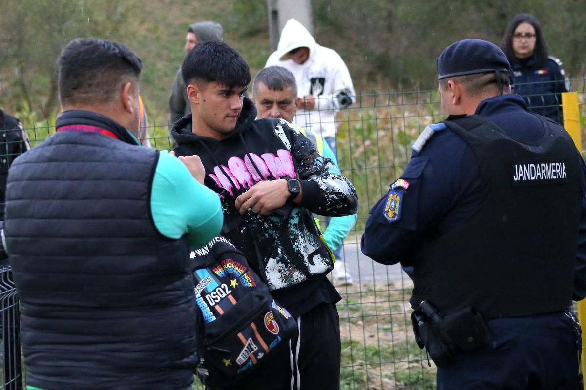 Scandal de proporții între coechipieri! Un jucător a fost „săltat” de jandarmi » Scene incredibile la echipa triplului campion cu Dinamo: „Contractele le vor fi reziliate”