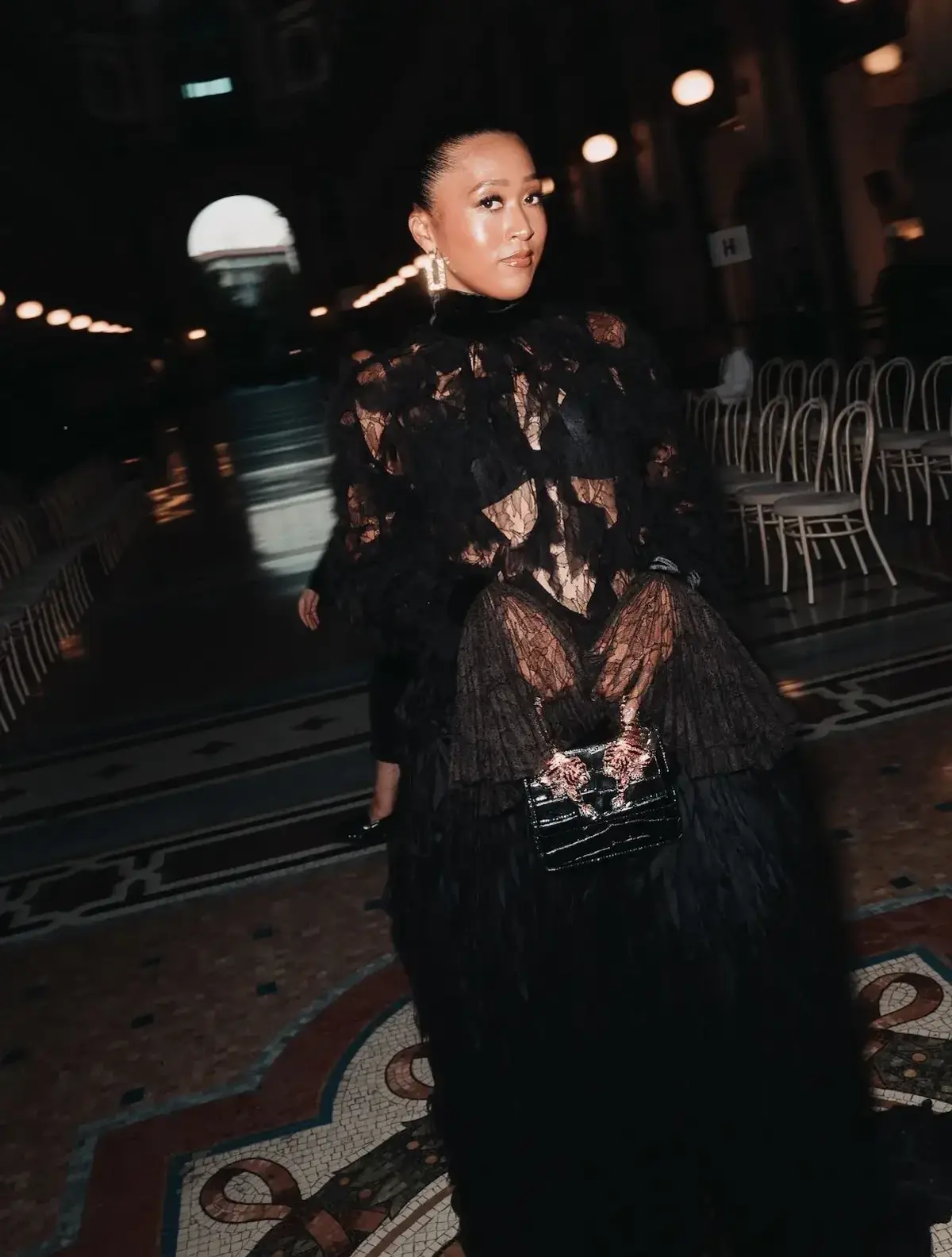 Apariție-surprinzătoare: a venit și a defilat pe podium alături de Naomi Campbell și Gigi Hadid, sub privirile campionilor lui Chivu