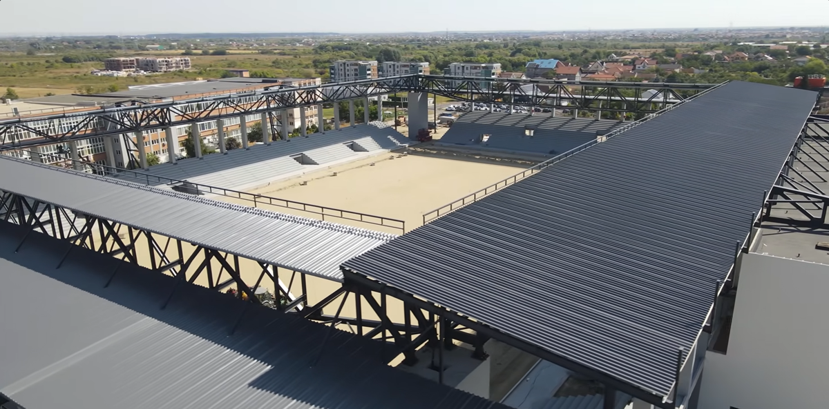 S-a montat gazonul pe cea mai nouă arenă din România: se apropie inaugurarea!