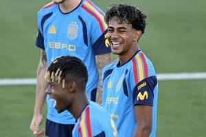 Lamine Yamal a luat ochii la reunirea campioanei mondiale » Cât costă accesoriile starului Barcelonei