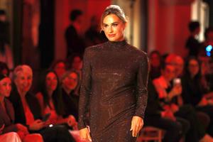 Apariție-sclipitoare: a defilat la Vogue World, într-o rochie Gucci, sub privirile campionilor lui Chivu » „Regină”