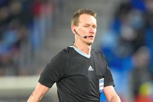 Ondrej Berka arbitrează Suedia - România, debutul oficial al lui Gică Hagi / FOTO: Getty Images