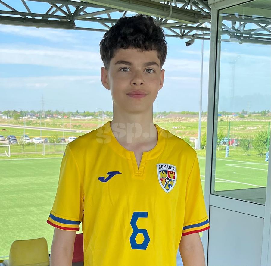 Erik Bârsan se pregătește să vină la prima sa acțiune în calitate de „tricolor” la naționala U15. Foto: arhiva personală Cristian Bârsan Poveștile puștilor români care învață fotbal în academiile suedeze: „Altă planetă” + Unul e decar la clubul la care Ibrahimovici e acționar. Nordicii vor să-l „fure” pe „Rodri de România”