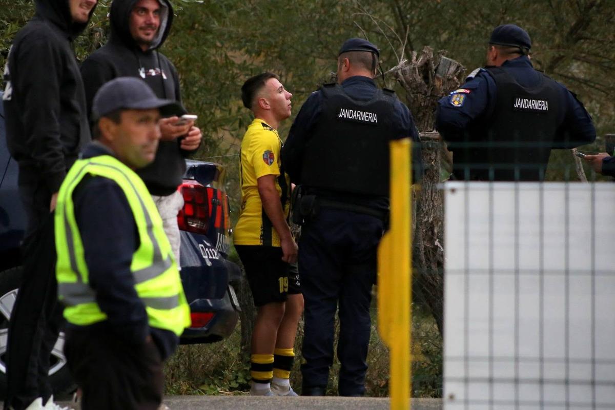Scandal de proporții între coechipieri! Un jucător a fost „săltat” de jandarmi » Scene incredibile la echipa triplului campion cu Dinamo: „Contractele le vor fi reziliate”