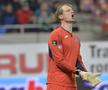 CFR CLUJ // FOTO Latura mai puțin văzută a lui Giedrius Arlauskis, portarul CFR-ului » Chef de sushi, pescar, vânător și golfer