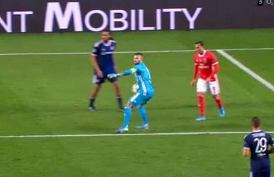 BENFICA - LYON 2-1 // VIDEO Gafă incredibilă a lui Anthony Lopes, portarul care îl ține rezervă pe Tătărușanu! Francezii au pierdut din cauza lui