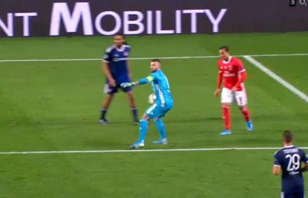 BENFICA - LYON 2-1 // VIDEO Gafă incredibilă a lui Anthony Lopes, portarul care îl ține rezervă pe Tătărușanu! Francezii au pierdut din cauza lui