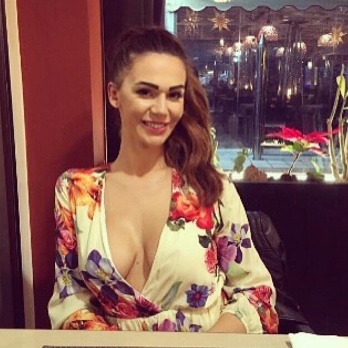 GALERIE FOTO „Ispita” din Italia, îndrăgostită de plajă: „Mă simt bine și singură, fotbaliștii nu preferă femeile”