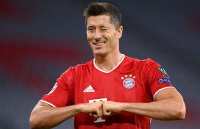 Robert Lewandowski a pus tot internetul pe jar! Ce a putut să primească starul polonez