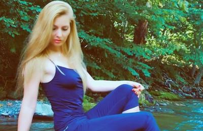 FOTO Cea mai sexy asistentă medicală? Fotbaliștii unei echipe din România, tratați de un fost manechin