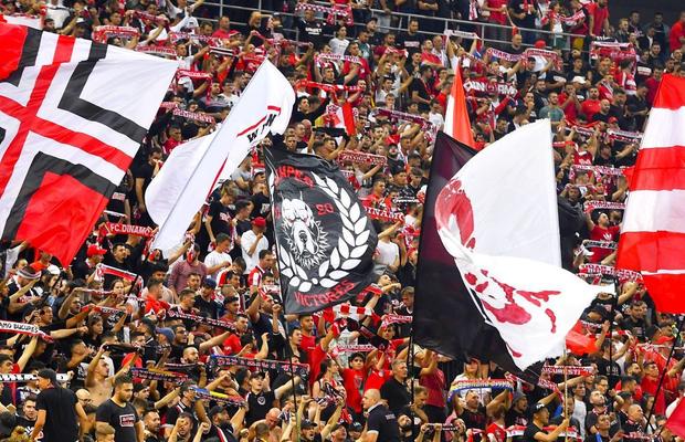Un fost căpitan de la Dinamo îşi aminteşte ce păţea în timpul derby-urilor cu Rapid: „Uneori, mă opream pe teren ca să mă uit la tribune”